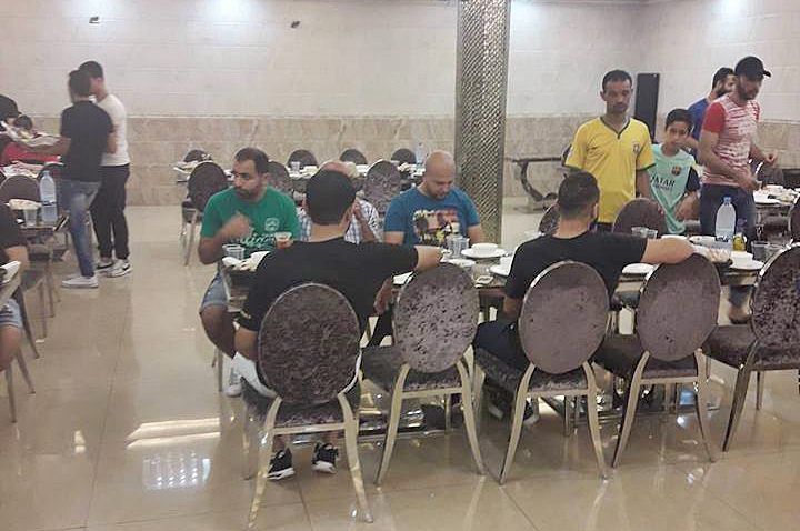 إفطار لنادي الهلال الفلسطيني في مخيم البداوي