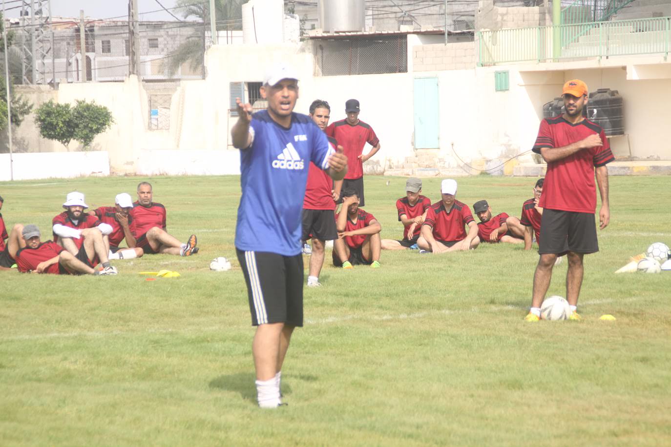 رئيس نادي اتحاد خانيونس واللجنة الشعبية للاجئين في ضيافة دورة الراحل عبد الهادي لتدريب كرة القدم