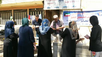 يواصل مكتب متابعة شؤون النازحين في مخيم البداوي توزيع ربطات الخبز المقدمة من الهلال الاحمر الكويتي