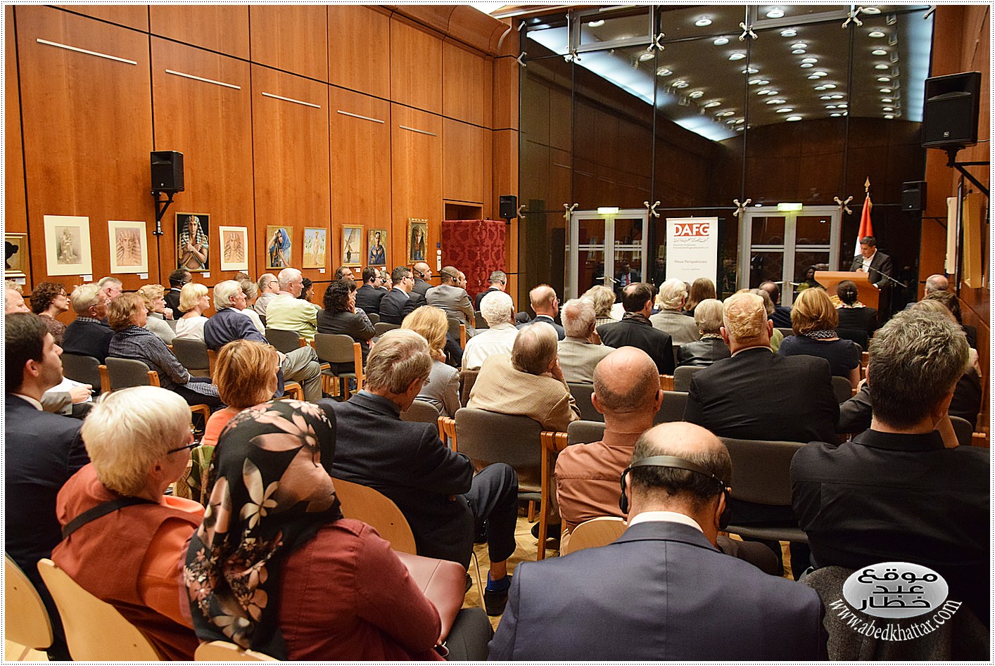 بدعوة من جمعية الصداقة العربية الألمانية السيد رائد صالح زعيم حزب SPD في برلين يقدم كتابه الجديد | قواعد البيت