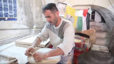 خبّازٌ فلسطينيٌ يتحدّى الكيان الصهيوني ومستوطنيه