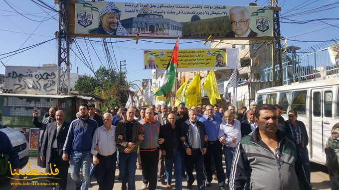مسيرةُ أكاليل في مخيم البداوي في ذكرى استشهاد القائد ياسر عرفات