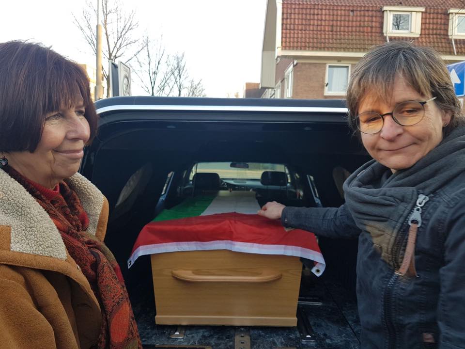 فلسطينيو هولندا يشاركون في وداع محبوبة فلسطين المتضامنة مارغريت تيدراس