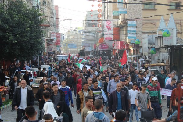 استمراراً للتحركات الجماهيرية || الآلاف في شمال غزة ينتفضون ضد الحصار والانقسام والأوضاع المعيشية