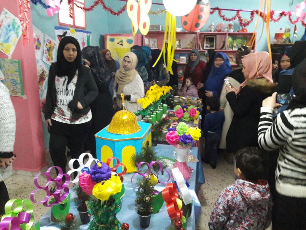 معرض صور بمناسبة عيد الام في روضة اطفال فلسطين في مخيم البداوي