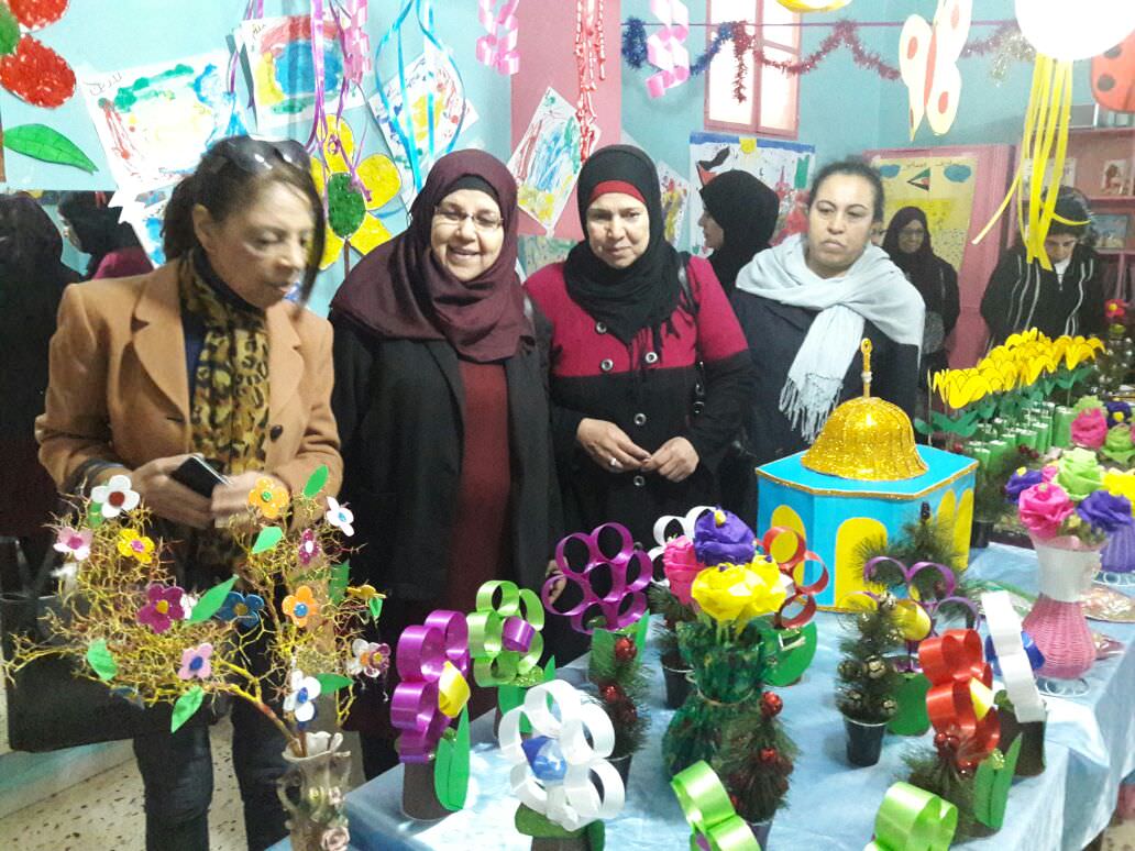 معرض صور بمناسبة عيد الام في روضة اطفال فلسطين في مخيم البداوي
