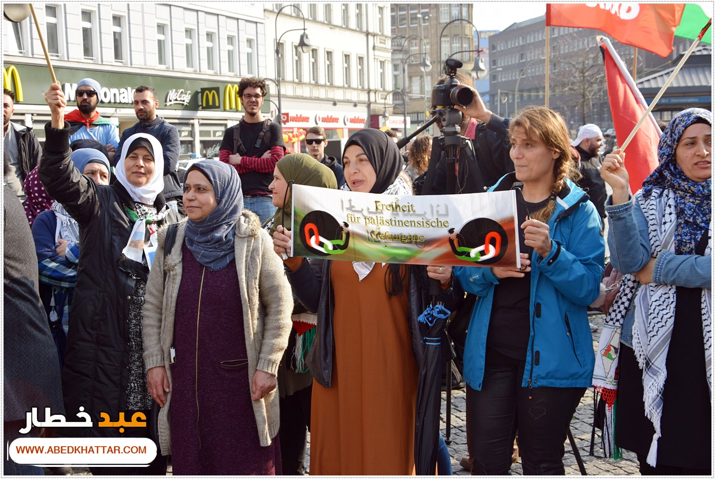 وقفة إحتجاجيّة في العاصمة الألمانيّة برلين تضامناً مع مسيرة العودة الكبرى ونصرة لأهلنا في غزة الصامدة وبمناسبة يوم الأسير الفلسطيني