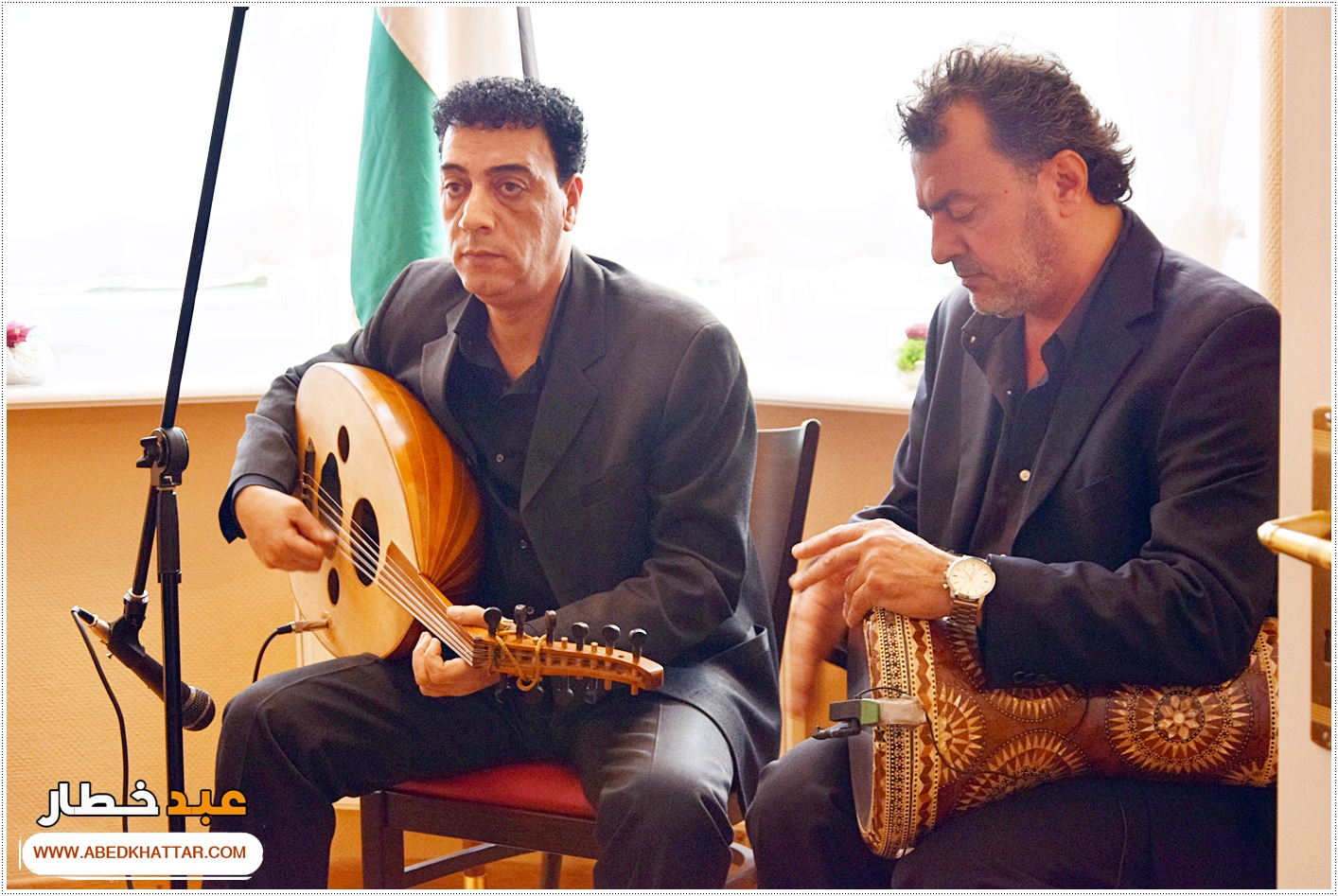 السيد الرئيس محمود عباس يمنح الشاعر والفنان العراقي مؤيد الراوي وسام الثقافة والعلوم والفنون