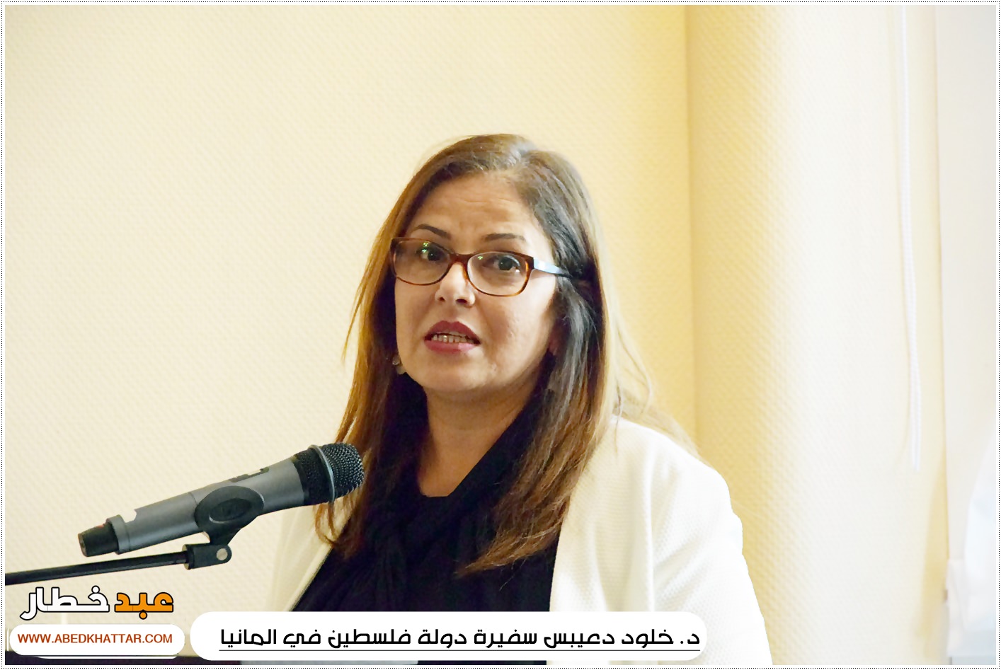 السيد الرئيس محمود عباس يمنح الشاعر والفنان العراقي مؤيد الراوي وسام الثقافة والعلوم والفنون