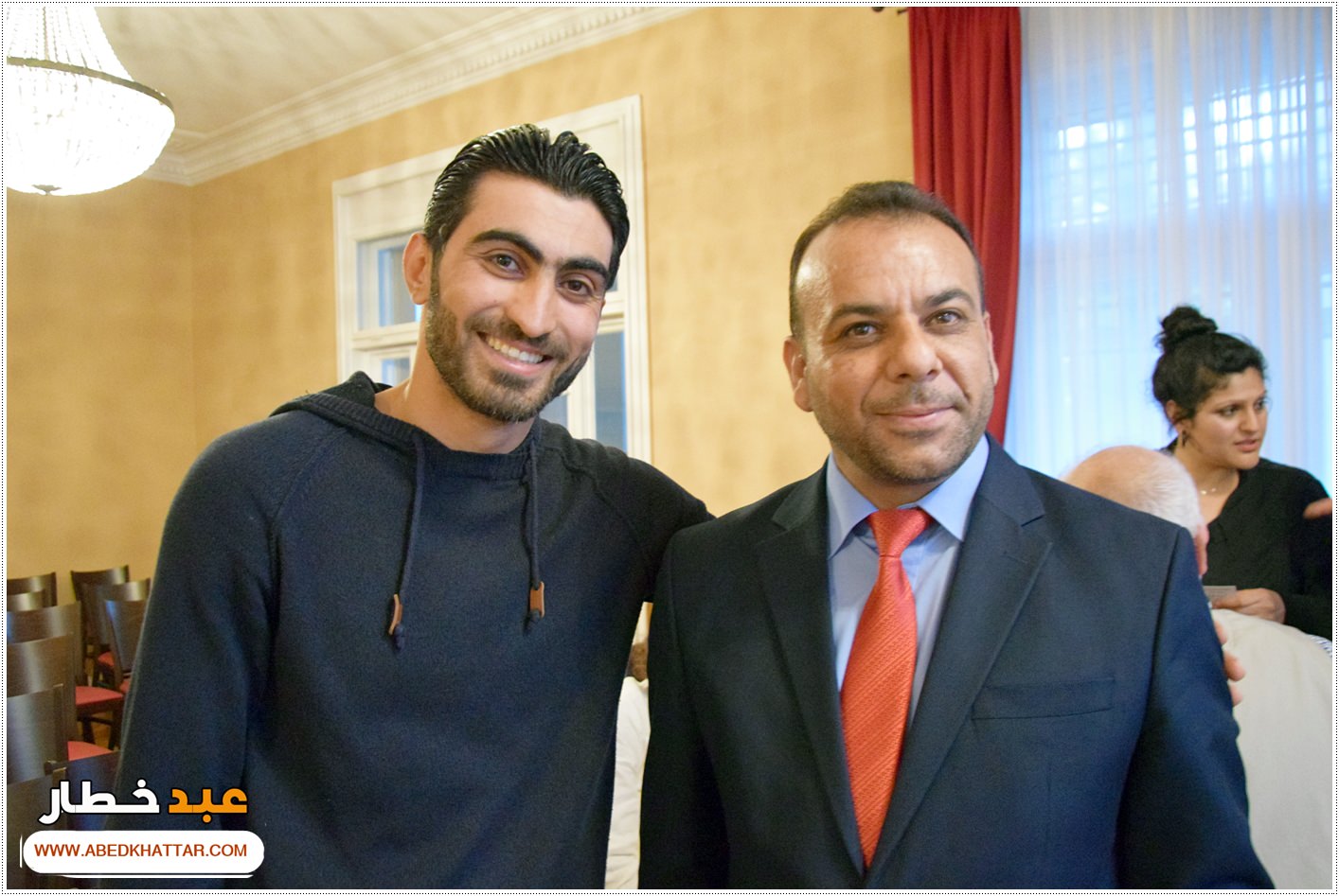 السيد الرئيس محمود عباس يمنح الشاعر والفنان العراقي مؤيد الراوي وسام الثقافة والعلوم والفنون