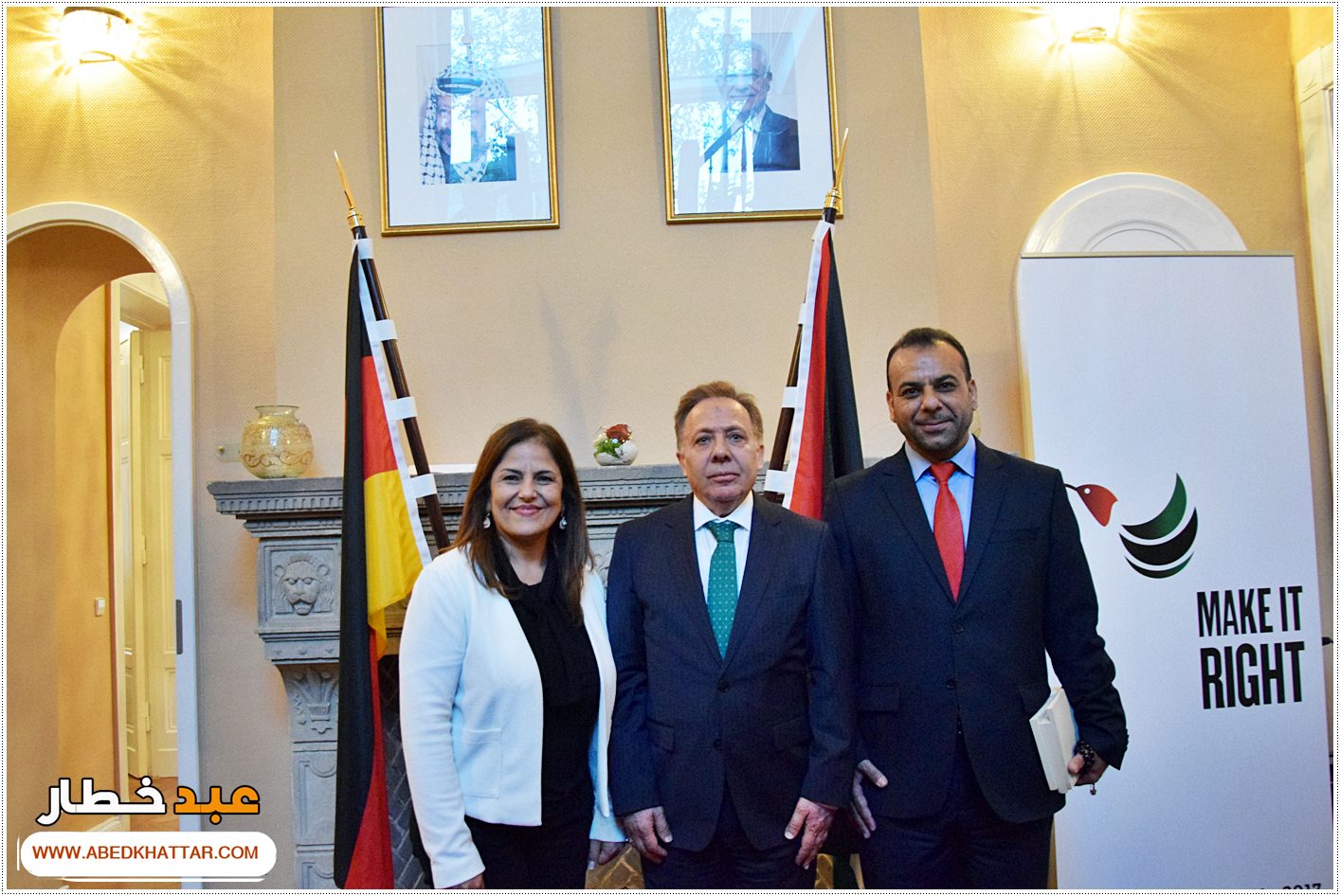 السيد الرئيس محمود عباس يمنح الشاعر والفنان العراقي مؤيد الراوي وسام الثقافة والعلوم والفنون