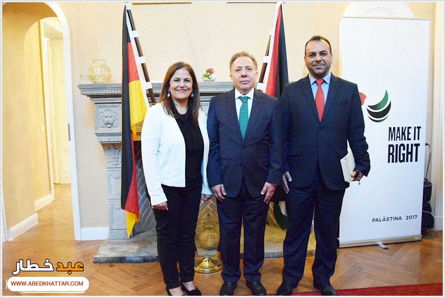 السيد الرئيس محمود عباس يمنح الشاعر والفنان العراقي مؤيد الراوي وسام الثقافة والعلوم والفنون