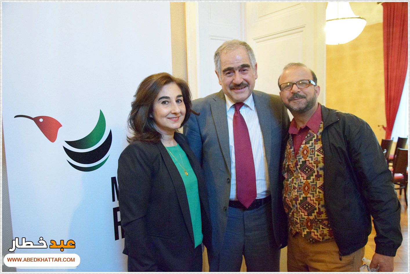 السيد الرئيس محمود عباس يمنح الشاعر والفنان العراقي مؤيد الراوي وسام الثقافة والعلوم والفنون