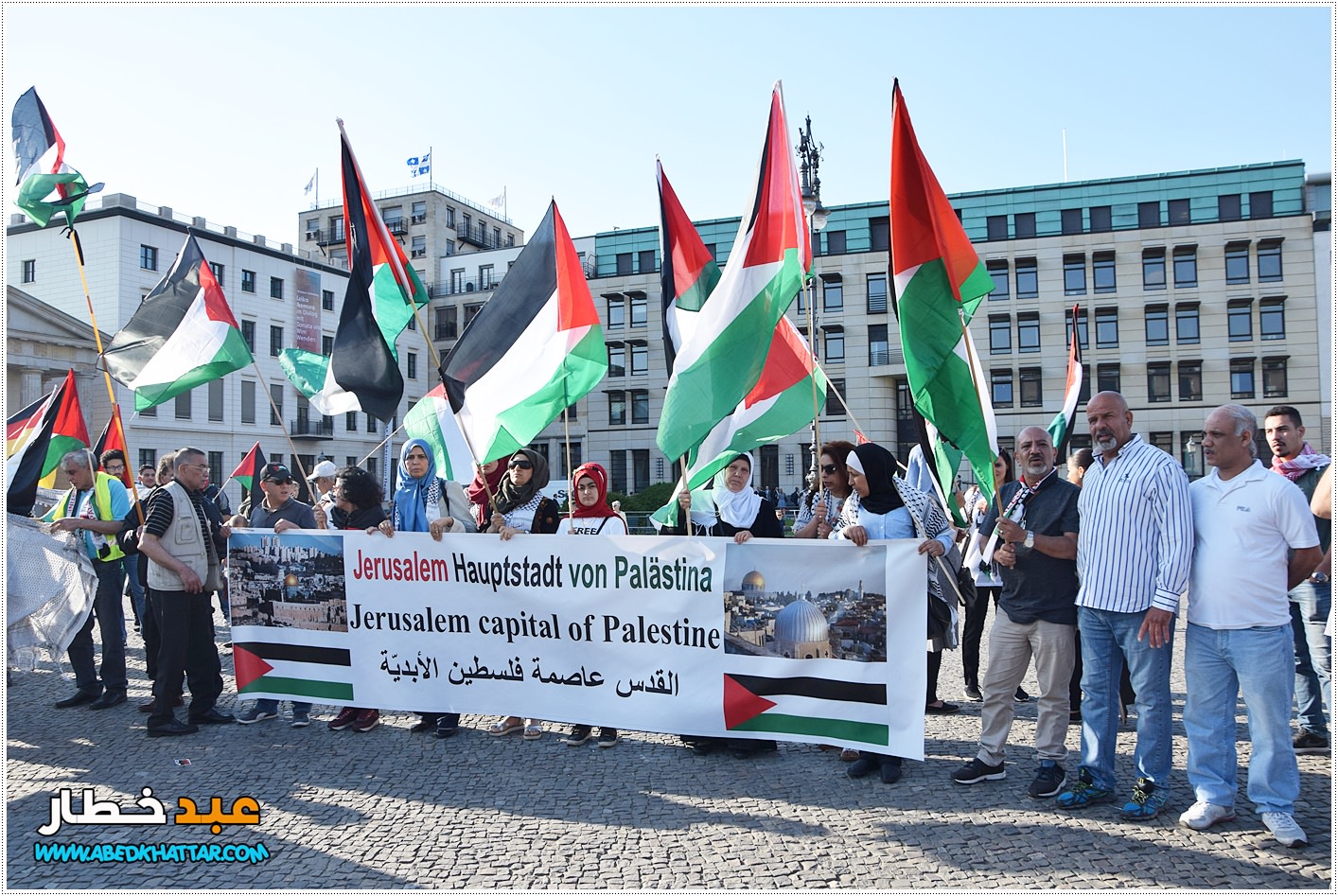 اللجنة الوطنية الفلسطينية تنظم وقفة جماهيرية أمام بوابة براندنبورغ التاريخية .استنكارا للعدوان المتواصل على شعبنا في فلسطين