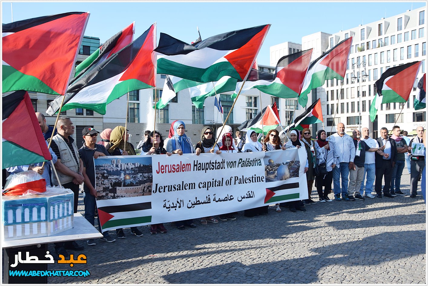 اللجنة الوطنية الفلسطينية تنظم وقفة جماهيرية أمام بوابة براندنبورغ التاريخية .استنكارا للعدوان المتواصل على شعبنا في فلسطين