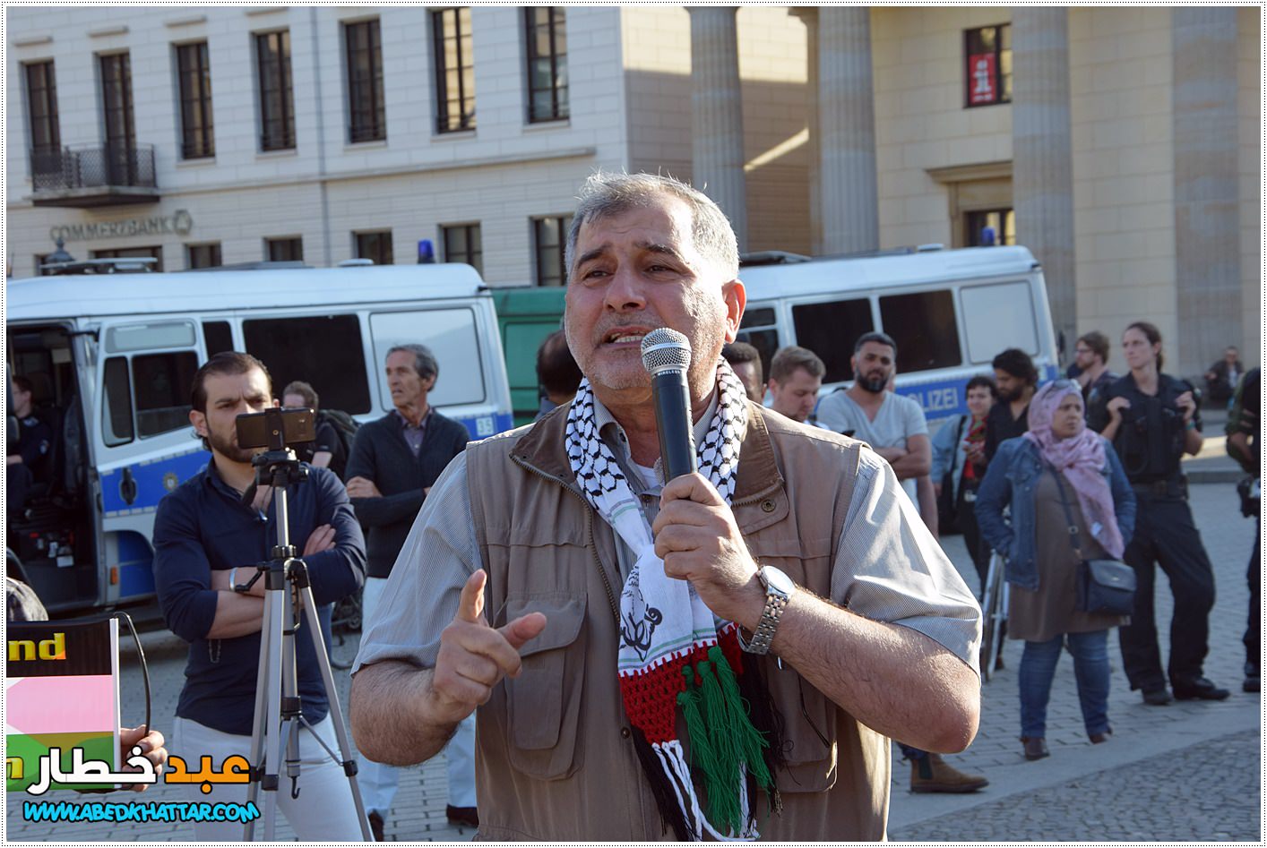 اللجنة الوطنية الفلسطينية تنظم وقفة جماهيرية أمام بوابة براندنبورغ التاريخية .استنكارا للعدوان المتواصل على شعبنا في فلسطين