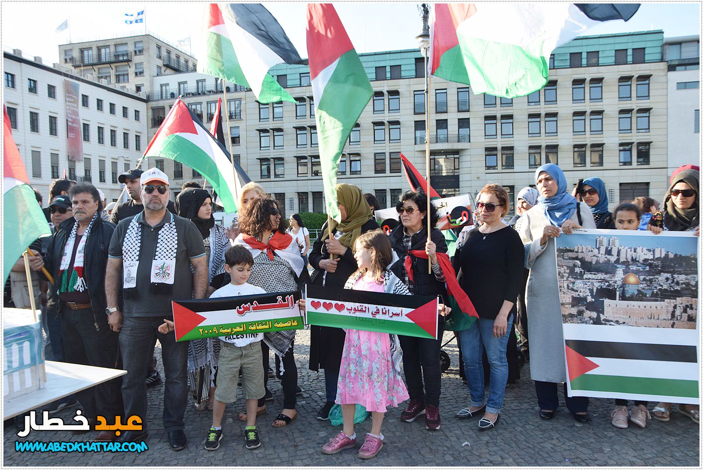 اللجنة الوطنية الفلسطينية تنظم وقفة جماهيرية أمام بوابة براندنبورغ التاريخية .استنكارا للعدوان المتواصل على شعبنا في فلسطين