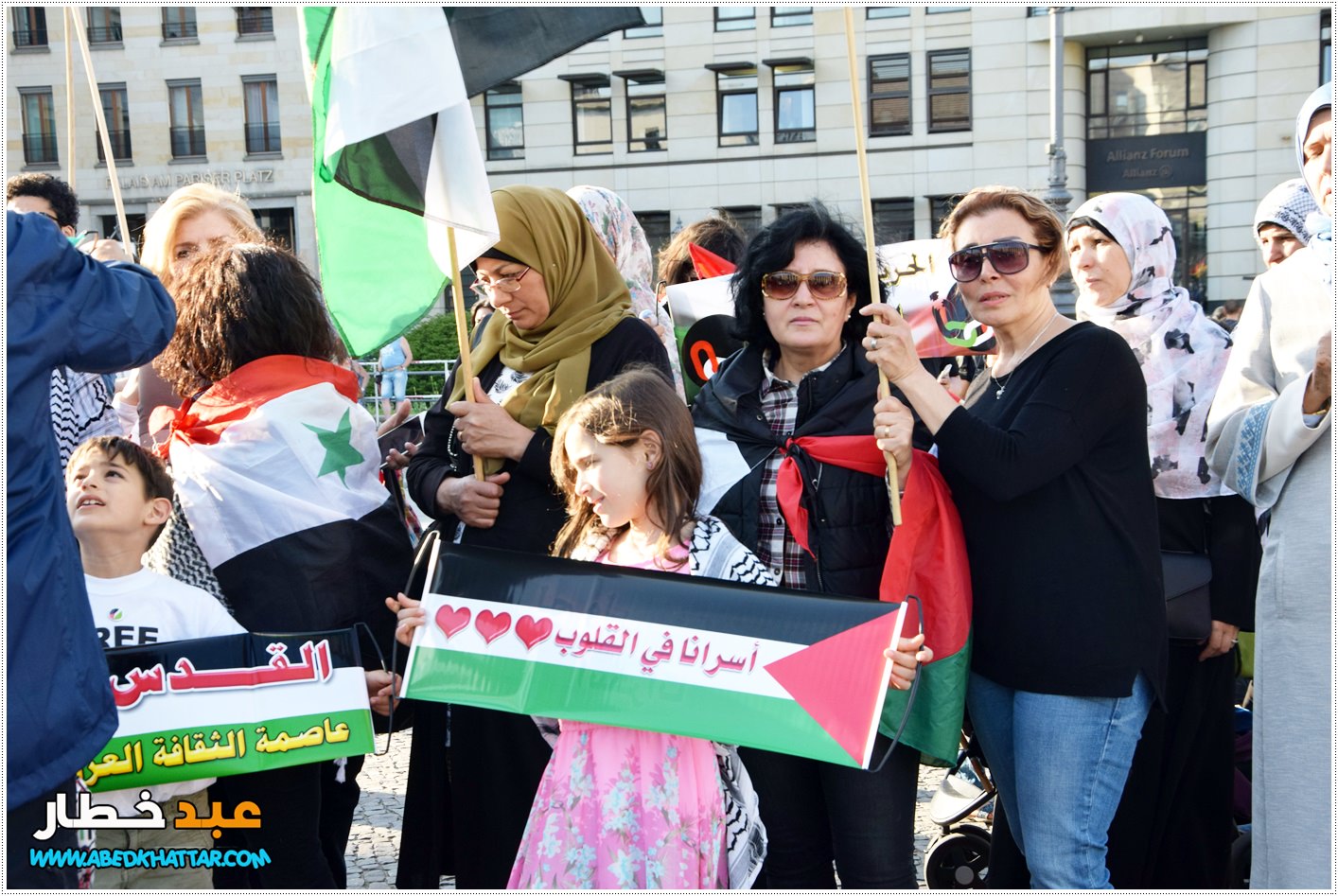 اللجنة الوطنية الفلسطينية تنظم وقفة جماهيرية أمام بوابة براندنبورغ التاريخية .استنكارا للعدوان المتواصل على شعبنا في فلسطين