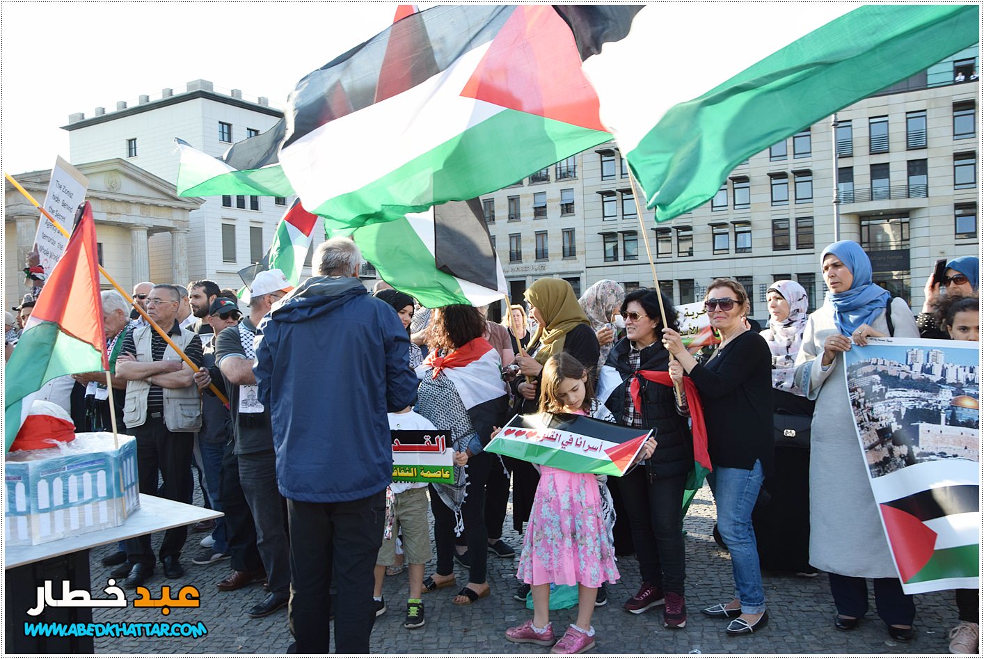 اللجنة الوطنية الفلسطينية تنظم وقفة جماهيرية أمام بوابة براندنبورغ التاريخية .استنكارا للعدوان المتواصل على شعبنا في فلسطين