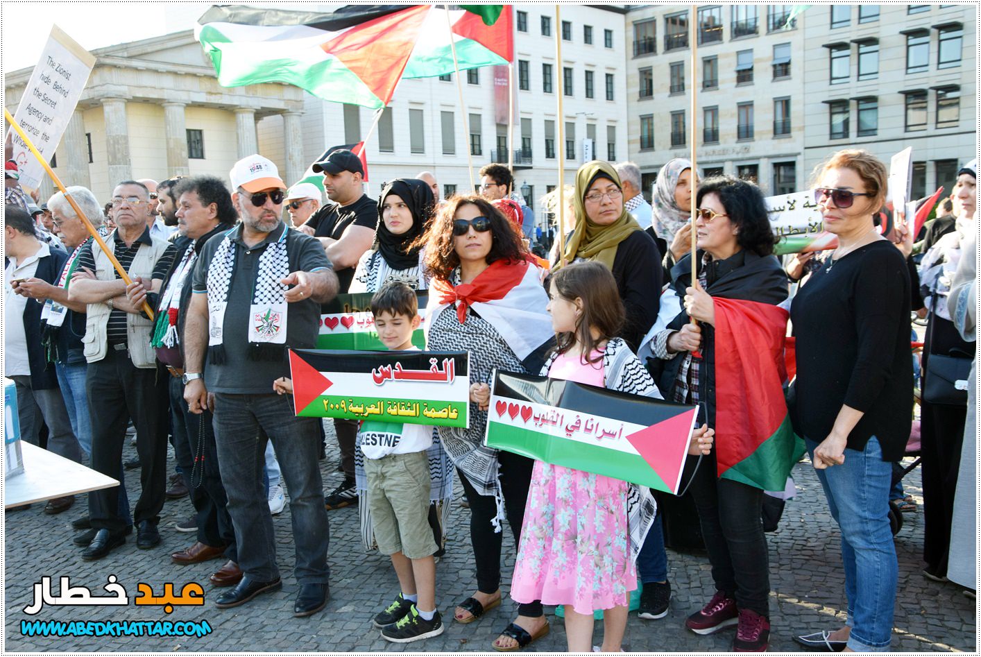 اللجنة الوطنية الفلسطينية تنظم وقفة جماهيرية أمام بوابة براندنبورغ التاريخية .استنكارا للعدوان المتواصل على شعبنا في فلسطين