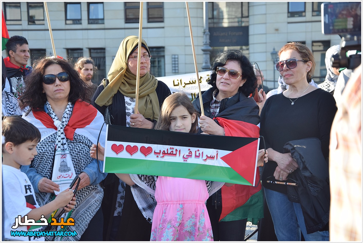 اللجنة الوطنية الفلسطينية تنظم وقفة جماهيرية أمام بوابة براندنبورغ التاريخية .استنكارا للعدوان المتواصل على شعبنا في فلسطين