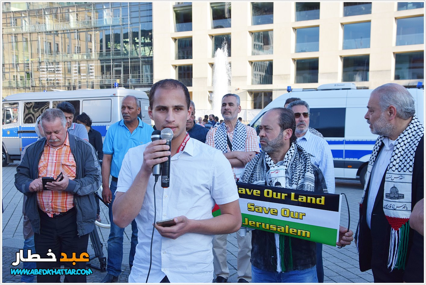 اللجنة الوطنية الفلسطينية تنظم وقفة جماهيرية أمام بوابة براندنبورغ التاريخية .استنكارا للعدوان المتواصل على شعبنا في فلسطين