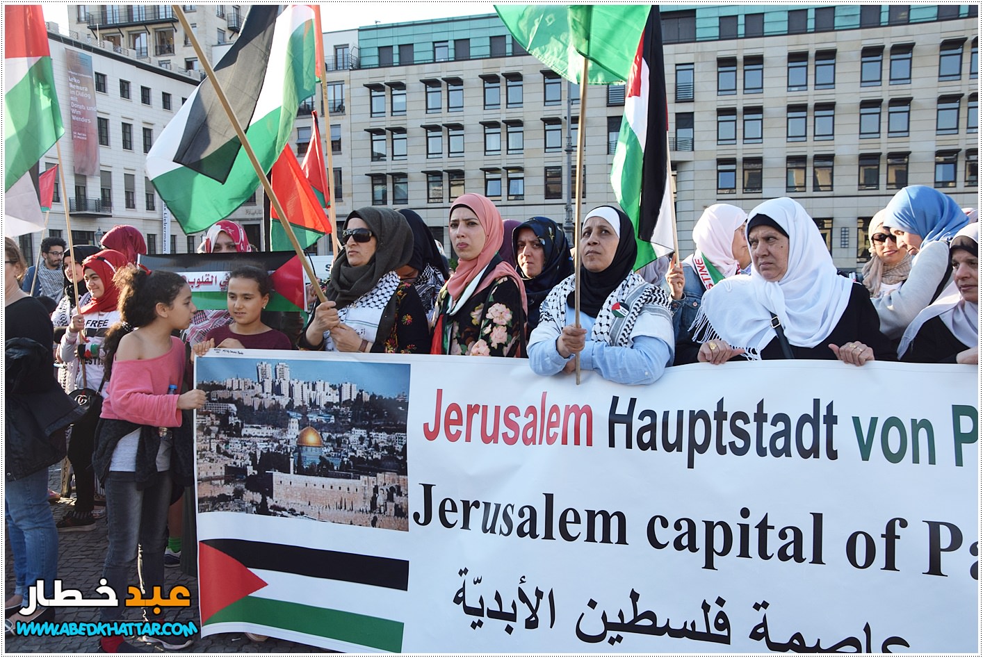 اللجنة الوطنية الفلسطينية تنظم وقفة جماهيرية أمام بوابة براندنبورغ التاريخية .استنكارا للعدوان المتواصل على شعبنا في فلسطين