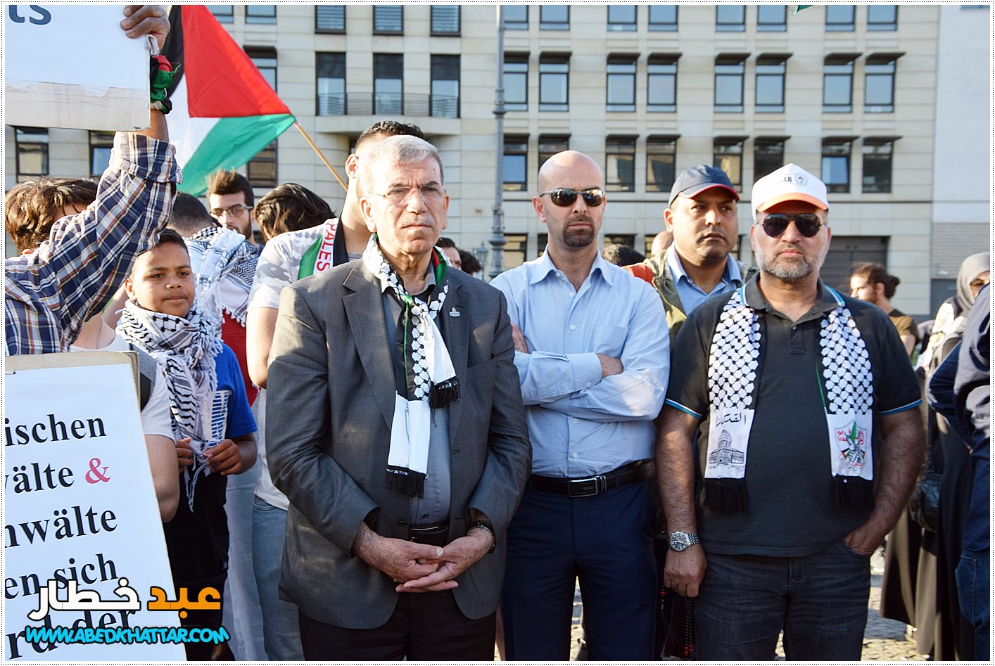 اللجنة الوطنية الفلسطينية تنظم وقفة جماهيرية أمام بوابة براندنبورغ التاريخية .استنكارا للعدوان المتواصل على شعبنا في فلسطين