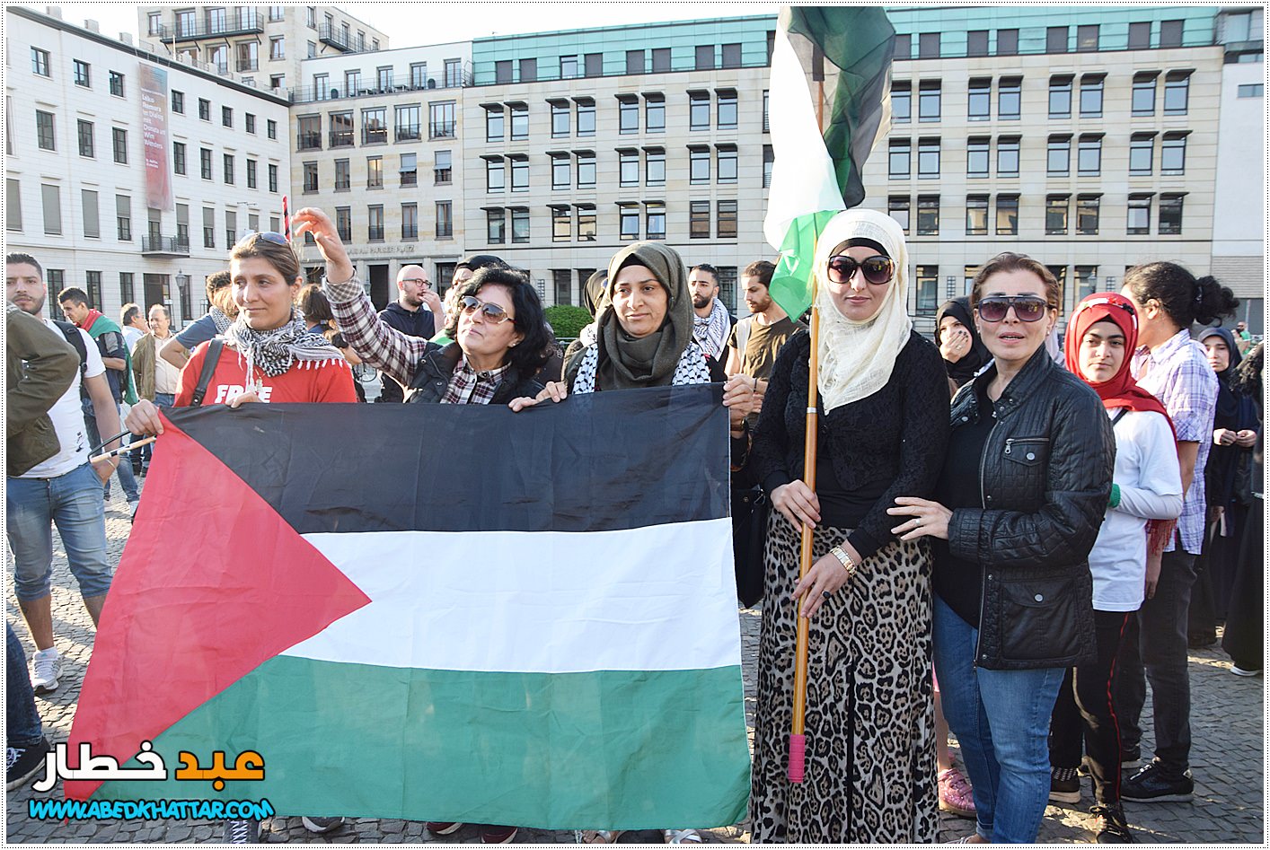 اللجنة الوطنية الفلسطينية تنظم وقفة جماهيرية أمام بوابة براندنبورغ التاريخية .استنكارا للعدوان المتواصل على شعبنا في فلسطين