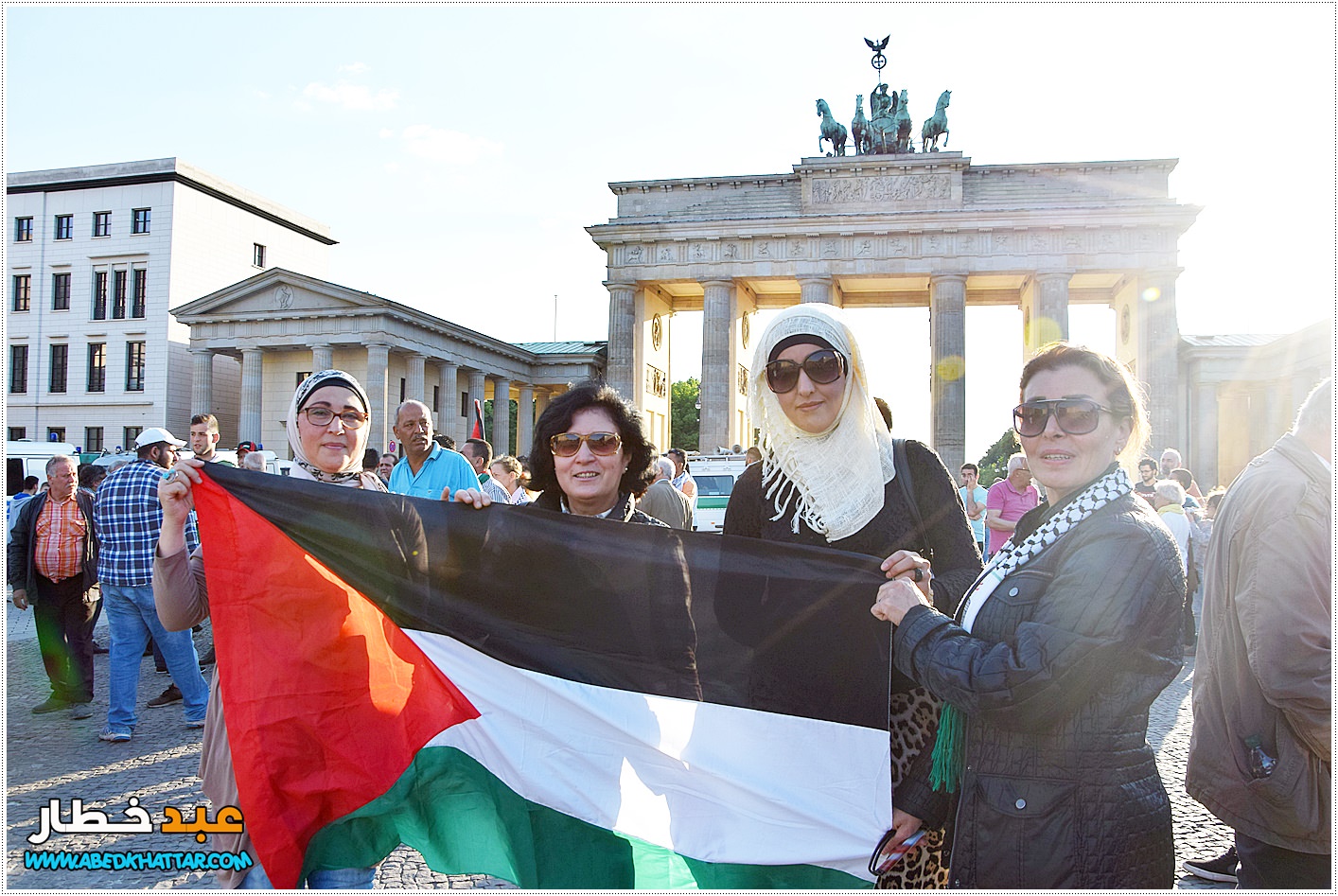 اللجنة الوطنية الفلسطينية تنظم وقفة جماهيرية أمام بوابة براندنبورغ التاريخية .استنكارا للعدوان المتواصل على شعبنا في فلسطين