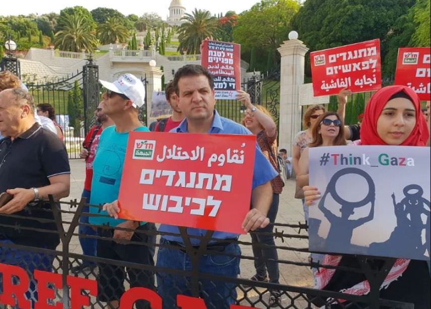 تظاهرة عند دوار اليونيسكو في حيفا دعماً لغزة