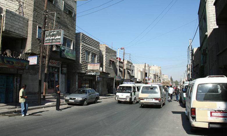 أهالي مخيم السبينة يعانون قلة المياه وعدم وصولها إلى منازلهم