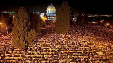 عشرات آلاف الفلسطينيين زحفوا إليها من أجل الصلاة في الأقصى