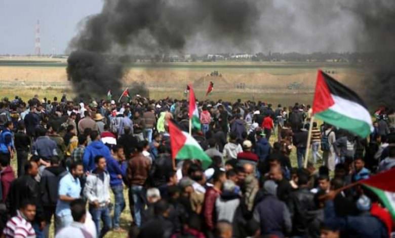 طائرة صهيونية مسيرة تستهدف متظاهرين شرق غزة