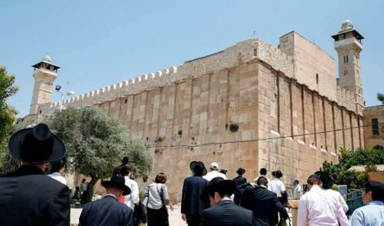 وزير صهيوني يقتحم المسجد الإبراهيمي