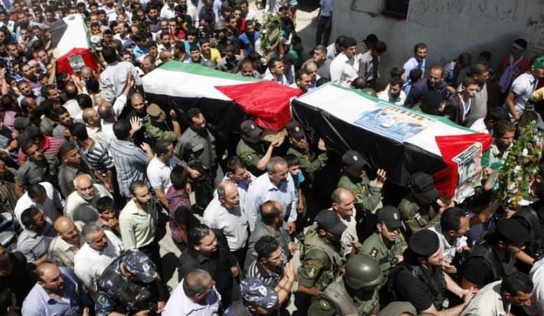 العدو يوافق على تسليم جتامين ثلاثة من الشهداء الفلسطينيين