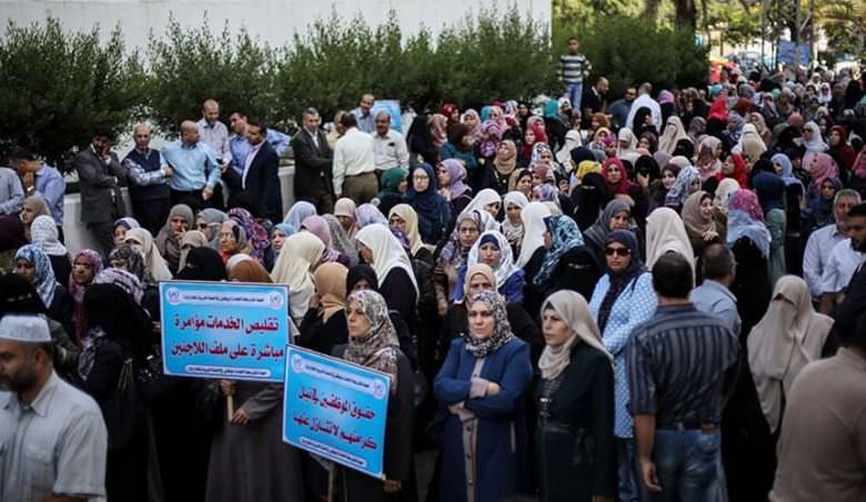 موظفو الأونروا في غزة يستنكرون الاعتداء عليهم ويؤكدون استمرار الاعتصام