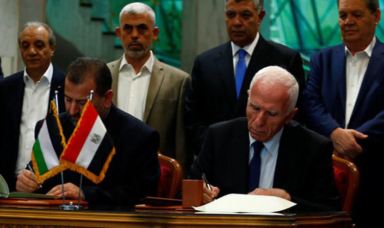 فتح وحماس تعودان إلى التراشق الإعلامي.. والأحمد يرجئ زيارته إلى القاهرة