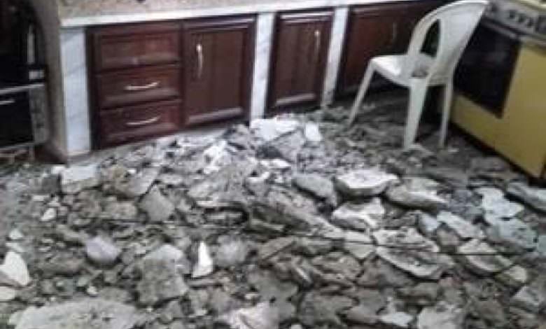 نجاة عائلة بأعجوبة جراء سقوط سقف منزلها في مخيم المية ومية