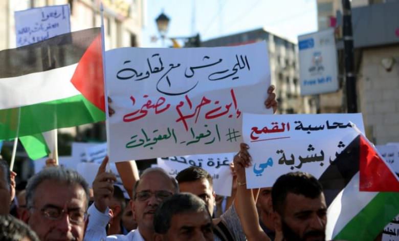 أمن رام الله يعترض مسيرة تطالب برفع العقوبات عن غزة