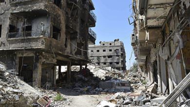 النظام يواصل منع انتشال الجثث من تحت أنقاض الأبنية في مخيم اليرموك