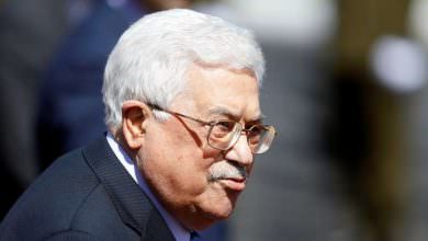 السفير الفلسطيني ينفي نقل محمود عباس إلى المستشفى