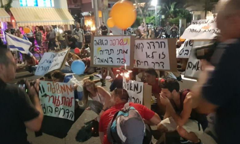 مئات المتظاهرين وسط تل أبيب للمطالبة بتسوية طويلة مع غزة