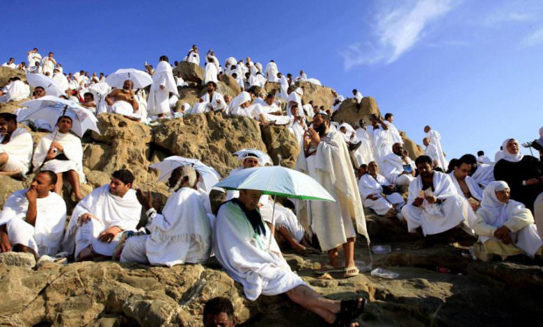 أكثر من مليوني حاج يصعدون على جبل عرفات لتأدية الركن الأعظم