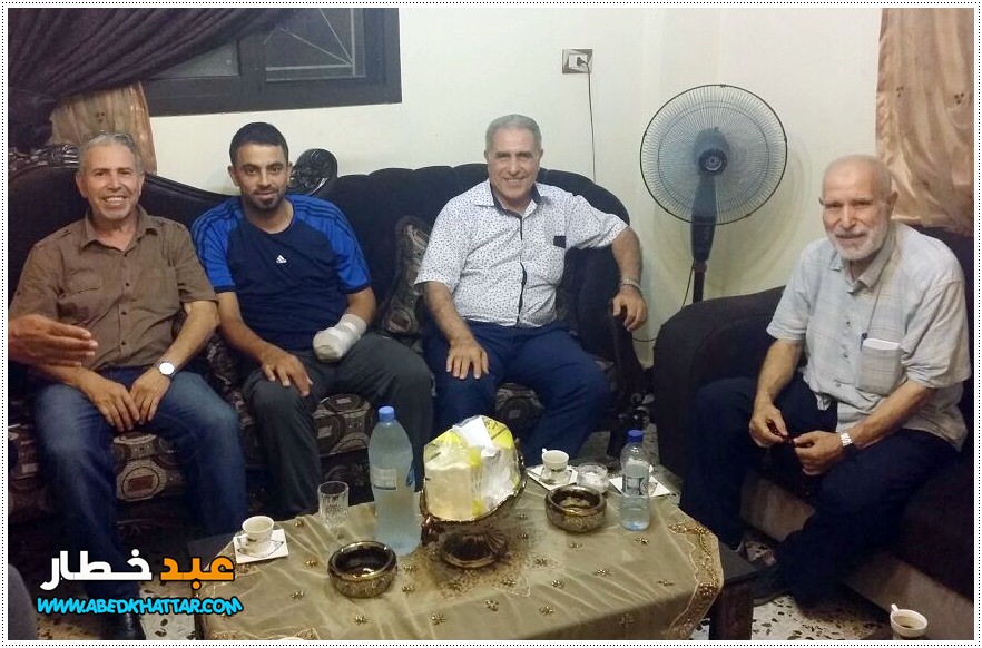 ادارة نادي شبيبة فلسطين الرياضي  في زيارة إطمئنان على صحة الأخ ابو اياد – علي الحديري