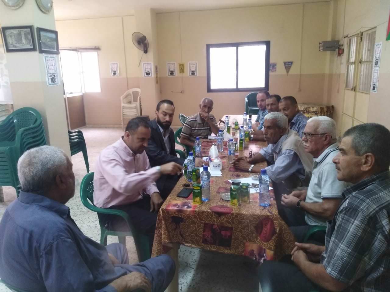 الهيئة العربية لمكافحة المخدرات تزور مخيم البداوي وتلتقي أعضاء اللجنة الشعبية ومسؤول اللجنة الأمنية .