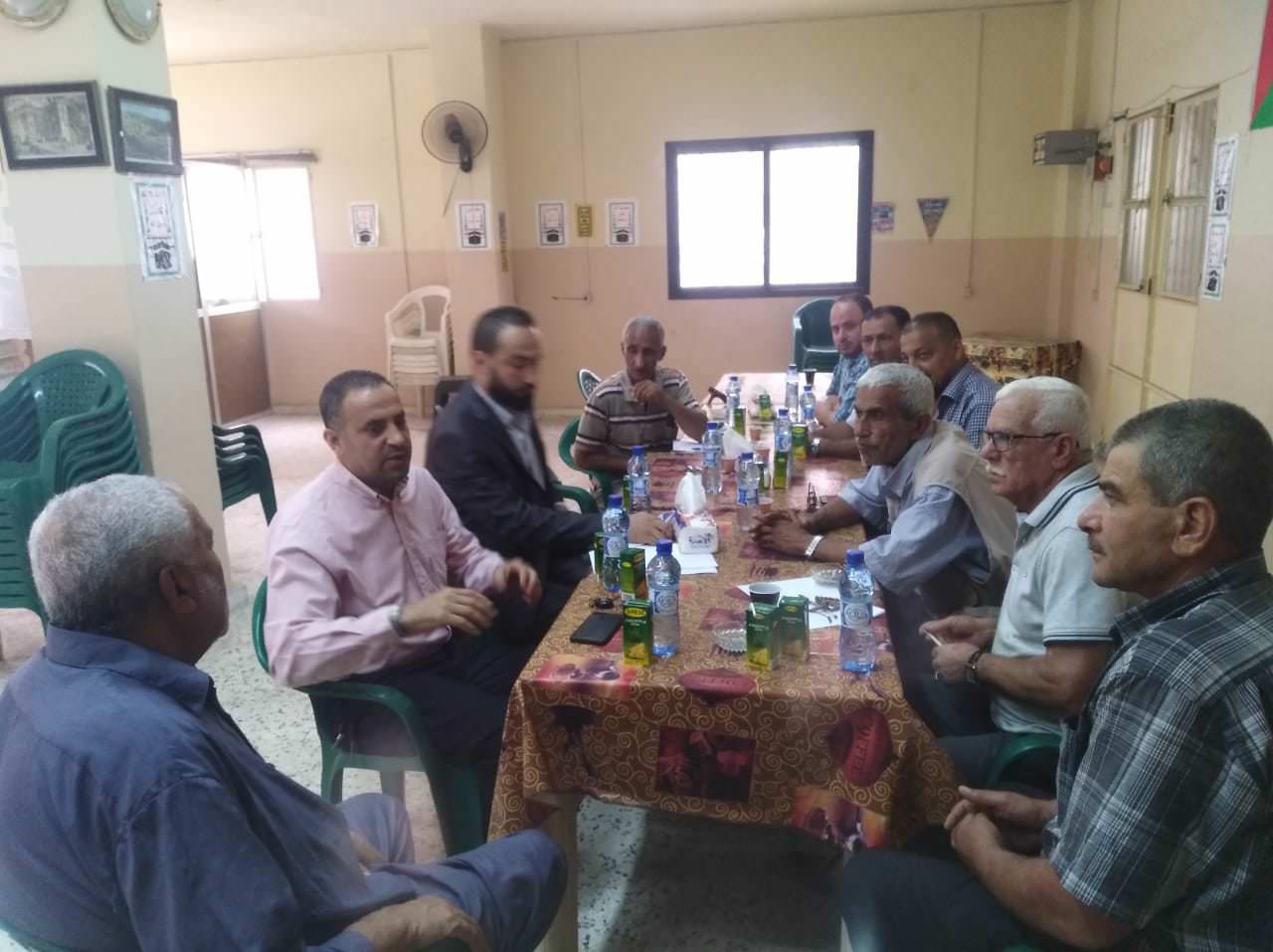 الهيئة العربية لمكافحة المخدرات تزور مخيم البداوي وتلتقي أعضاء اللجنة الشعبية ومسؤول اللجنة الأمنية .