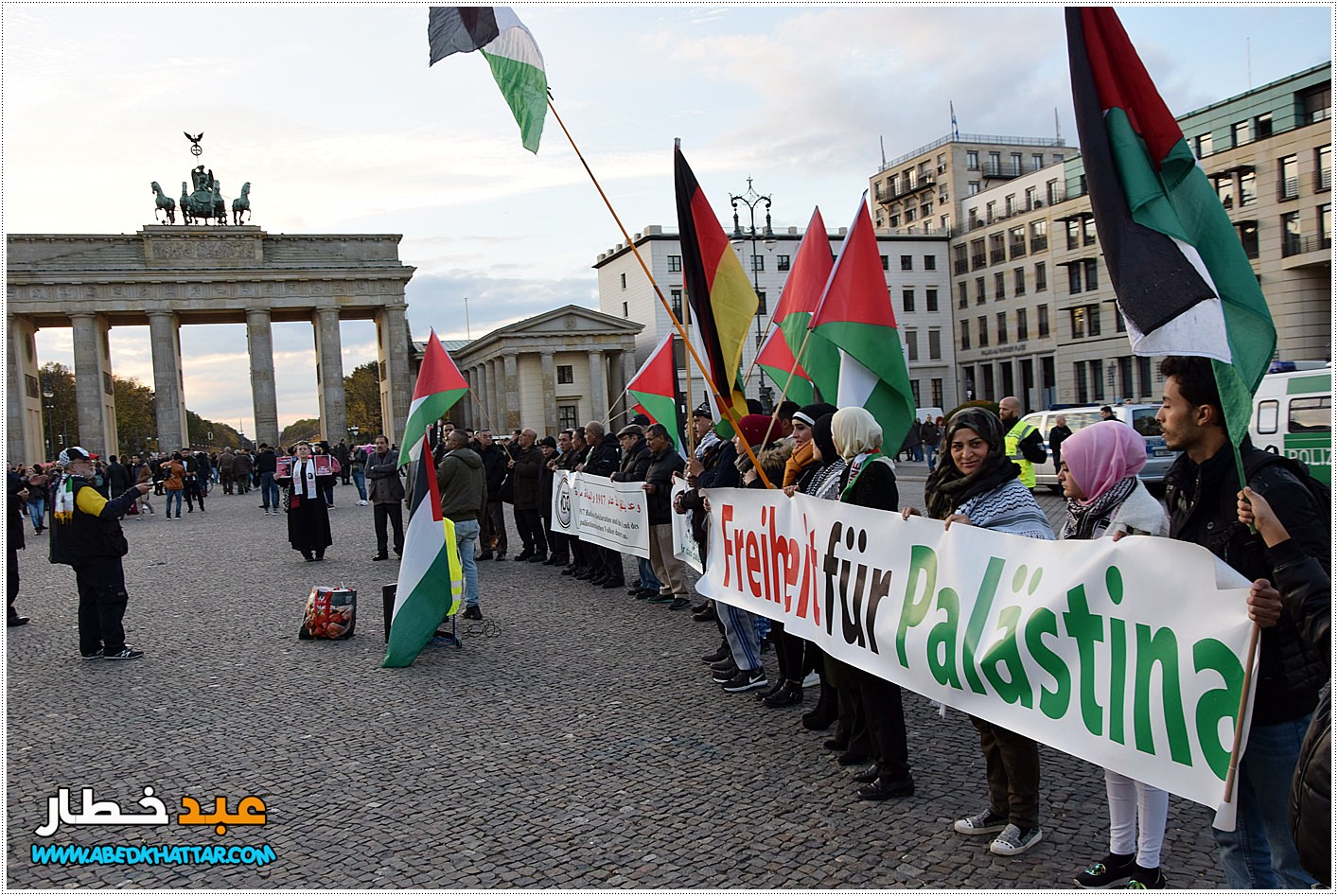 البيت الفلسطيني ينظم وقفة إحتجاج بمناسبة ذكرى وعد بلفور ويسلم رسالة إحتجاج إلى السفارة البريطانية في برلين