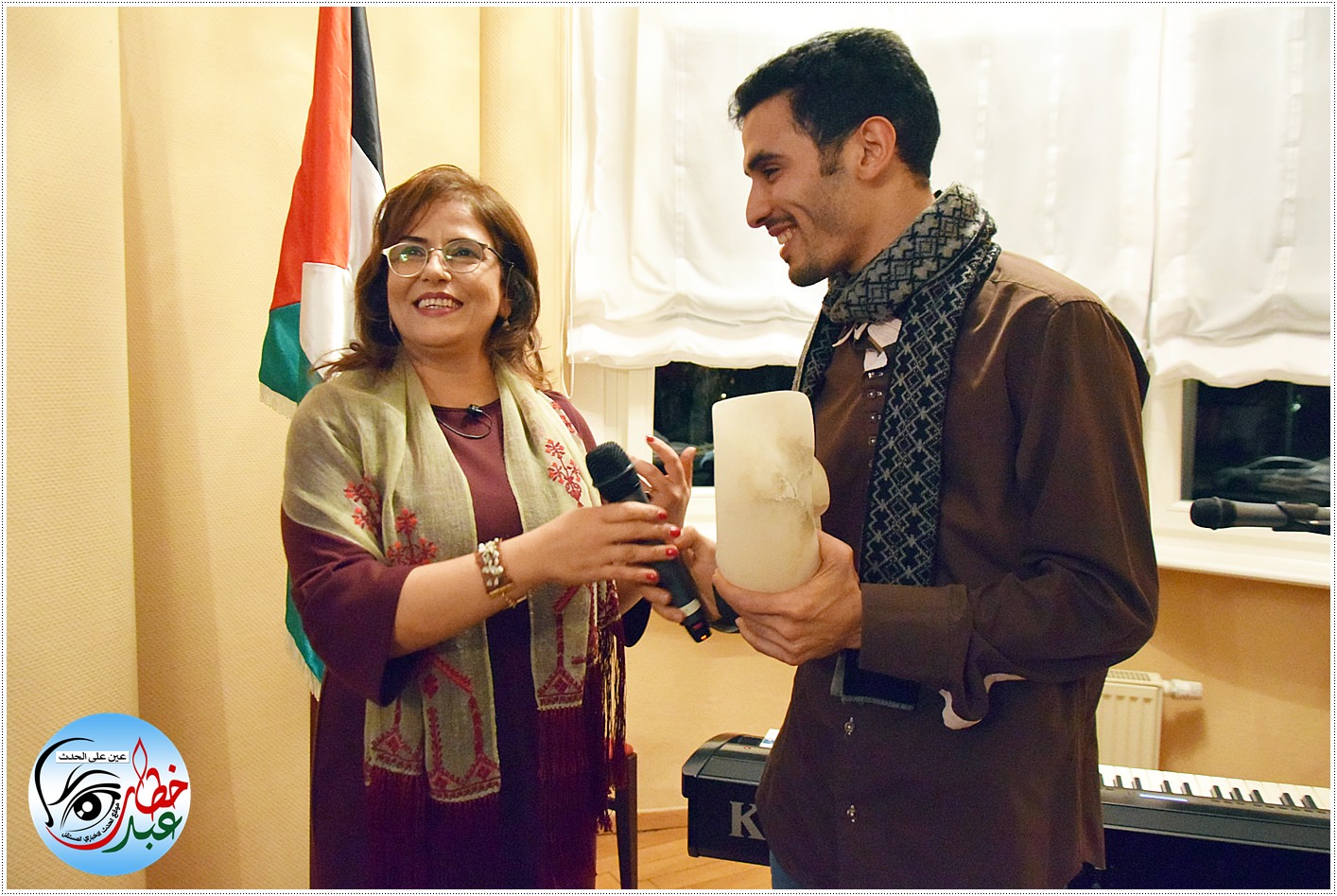 سفيرة فلسطين لدى ألمانيا الدكتورة خلود دعيبس تكرم الفنان ايهم احمد