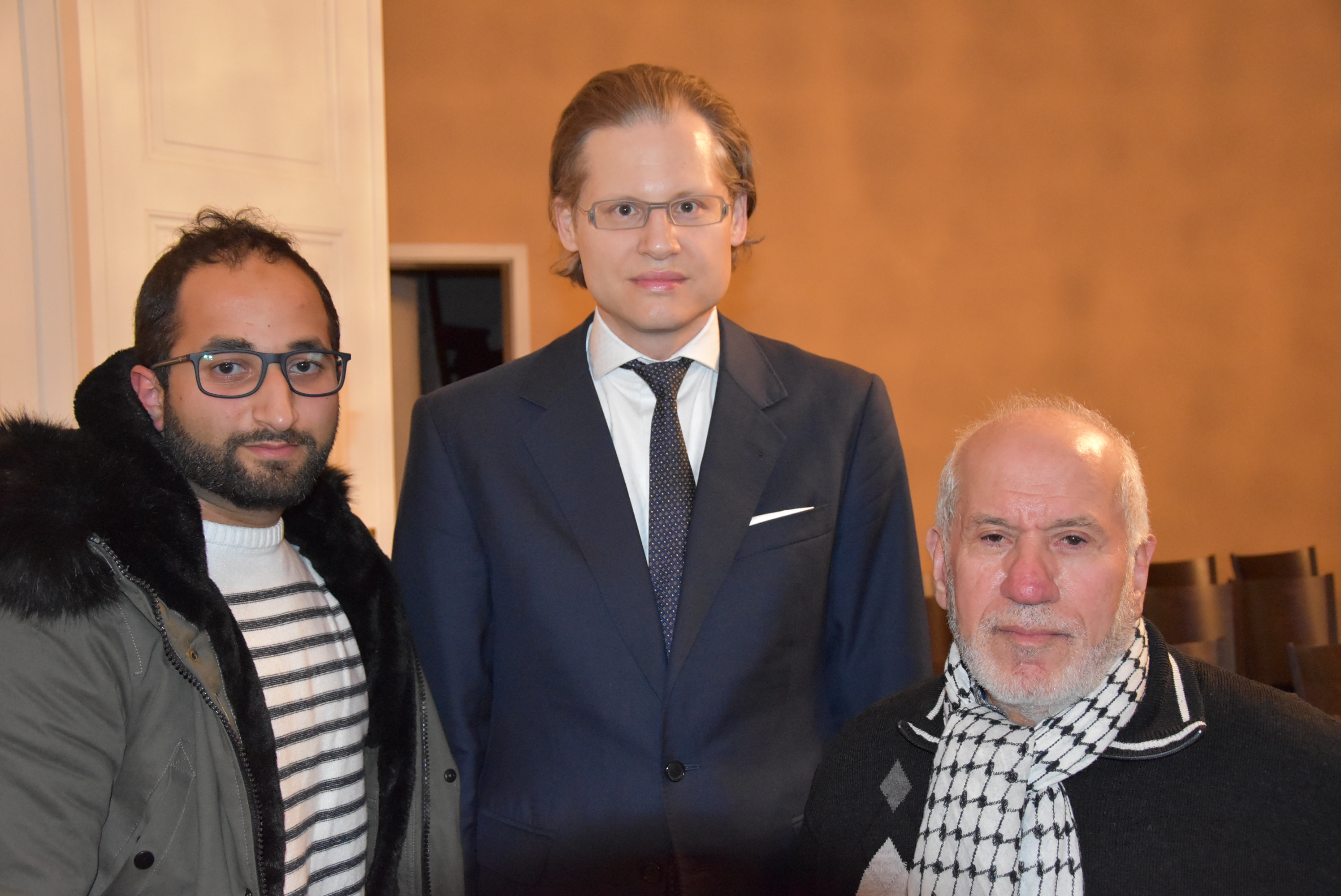 اتحاد الأطباء والصيادلة في ألمانيا يحيي يوم التضامن العالمي مع الشعب الفلسطيني في سفارة فلسطين بألمانيا